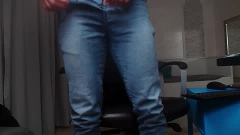 Snapshot of ivanhydee chatting on November 2025 05:50:02 AM IvanHydee online show from November 2025 05:50:02 AM