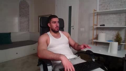 Snapshot of ivanhydee chatting on November 2025 06:03:01 AM IvanHydee online show from November 2025 06:03:01 AM