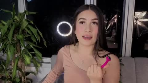 Snapshot of ivanna_west chatting on September 2025 10:29:01 AM Ivanna West online show from September 2025 10:29:01 AM