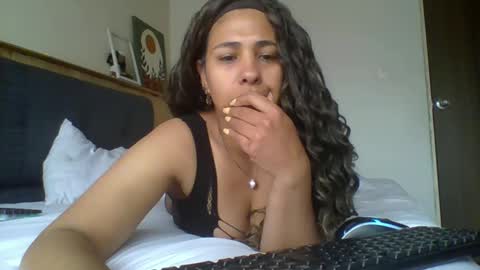 ivonne_collins33 online show from September 2025 03:22:02 PM