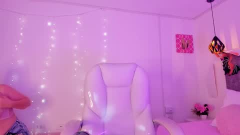 N A T H A L Y   online show from October 2025 03:29:02 AM