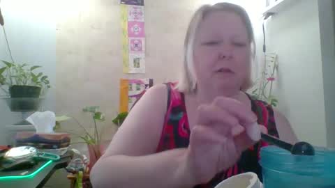 ivyjane3522 online show from April 2026 03:17:02 PM