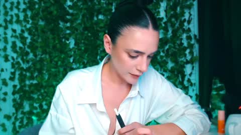 Miss Ivy online show from December 2024 05:11:02 PM