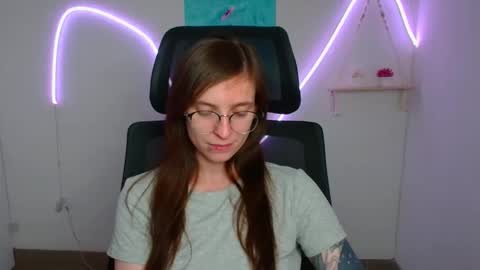 Snapshot of ivynoir_ chatting on May 2026 12:33:02 PM Ivy online show from May 2026 12:33:02 PM