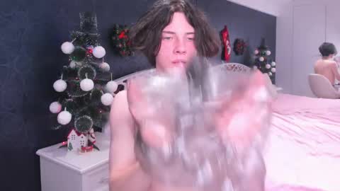 Snapshot of iwillfall_ chatting on December 2025 11:28:01 AM Maxim online show from December 2025 11:28:01 AM