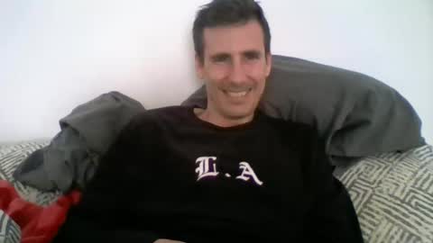 Snapshot of iyoperro chatting on November 2025 03:05:01 PM Casandro online show from November 2025 03:05:01 PM