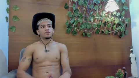 Snapshot of izaak_taylor7 chatting on January 2025 01:42:02 PM izaack online show from January 2025 01:42:02 PM