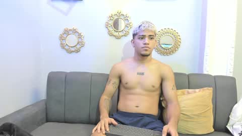 Snapshot of izaak_taylor7 chatting on January 2025 01:25:02 PM izaack online show from January 2025 01:25:02 PM