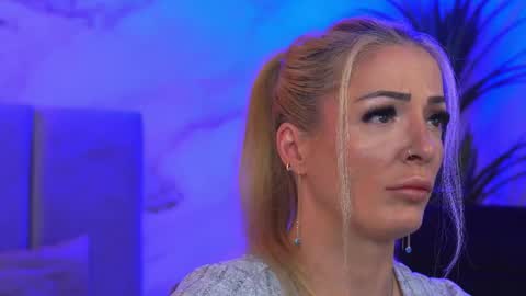 izabelle_02 online show from April 2026 03:49:02 AM