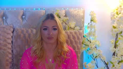 Izabella online show from May 2026 03:12:02 AM