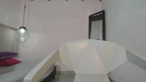 izelevans online show from April 2026 10:56:01 AM