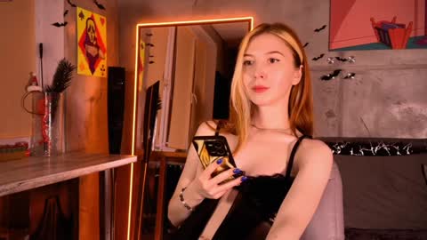 Snapshot of izi_fox chatting on February 2025 09:04:01 PM izi online show from February 2025 09:04:01 PM