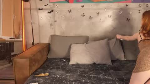 Snapshot of izi_fox chatting on February 2025 06:27:02 PM izi online show from February 2025 06:27:02 PM