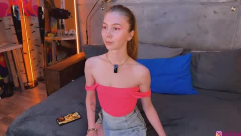 Snapshot of izi_fox chatting on September 2025 03:57:01 PM izi online show from September 2025 03:57:01 PM