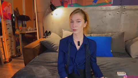 Snapshot of izi_fox chatting on September 2025 04:08:02 PM izi online show from September 2025 04:08:02 PM