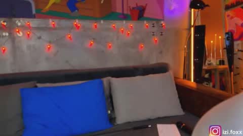 Snapshot of izi_fox chatting on October 2025 04:09:02 PM izi online show from October 2025 04:09:02 PM