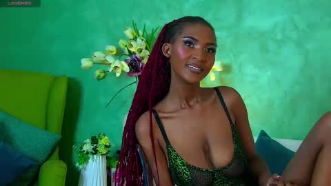 Snapshot of izzie_sugar chatting on October 2025 07:14:01 PM Sugar Babe online show from October 2025 07:14:01 PM