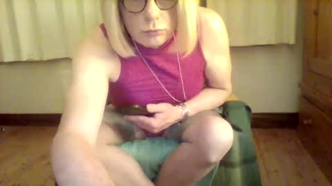 izzy_mchoney online show from May 2026 12:18:01 AM