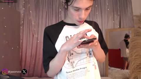 Snapshot of j_a_x_x_x_o_n chatting on July 2026 11:20:02 AM Hey im Jaxxxon check my info online show from July 2026 11:20:02 AM