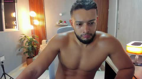 Snapshot of j_calix chatting on May 2026 12:30:01 AM Calix Independient model Insta and twt Calixsnake online show from May 2026 12:30:01 AM