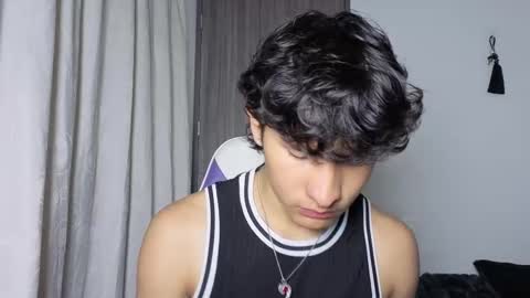 Snapshot of j_u_p_i_t_e_r chatting on December 2025 02:43:02 PM Noah online show from December 2025 02:43:02 PM