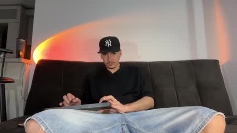 INDEPENDENT MODEL online show from September 2025 03:06:01 AM