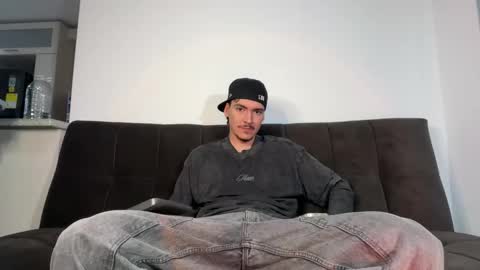 INDEPENDENT MODEL online show from November 2025 09:15:01 AM