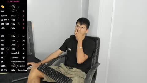 Snapshot of jacobb_lee chatting on March 2025 08:32:01 PM Jacob Lee online show from March 2025 08:32:01 PM