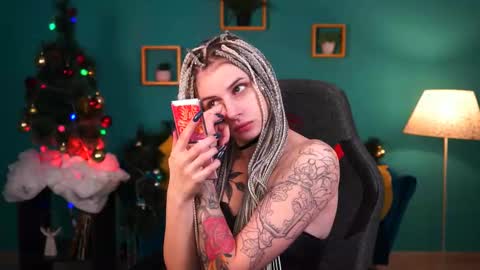 Snapshot of jade_castle chatting on December 2024 01:13:02 AM jade_castle online show from December 2024 01:13:02 AM