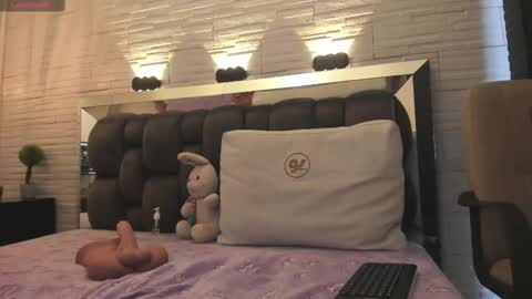  JADE  online show from October 2025 08:04:01 PM