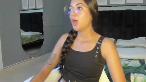 Snapshot of jade_lovv chatting on June 2026 07:51:01 PM jade_lovv online show from June 2026 07:51:01 PM
