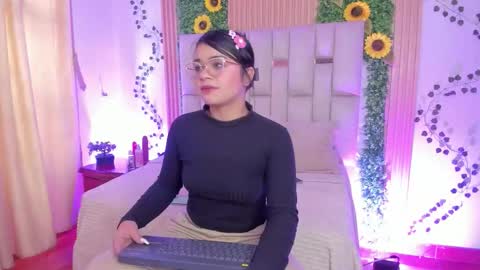 Snapshot of jade_nm chatting on November 2025 01:00:01 PM ade online show from November 2025 01:00:01 PM