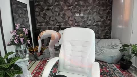Snapshot of jade_porn chatting on December 2024 11:33:01 AM Jade  independent model online show from December 2024 11:33:01 AM