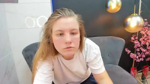 Jade online show from February 2025 04:42:02 PM