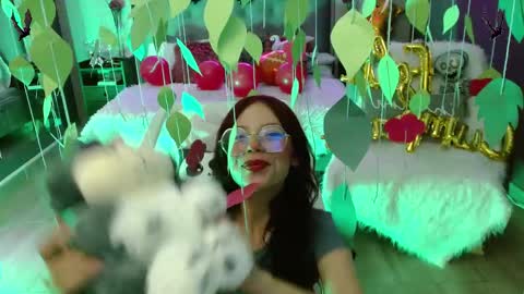 JADE online show from October 2025 08:42:01 PM