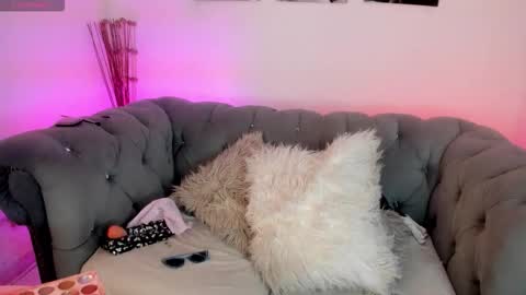 Jade online show from December 2025 03:25:01 AM