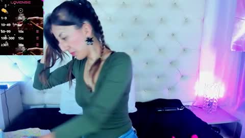 Snapshot of jade_white_ chatting on January 2025 01:06:02 PM jade white online show from January 2025 01:06:02 PM