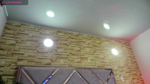 jade white  online show from January 2026 01:04:01 PM