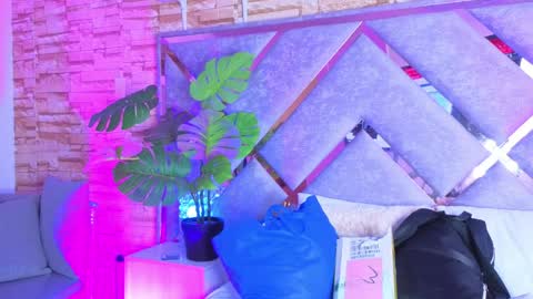 jade white  online show from April 2026 12:58:02 PM