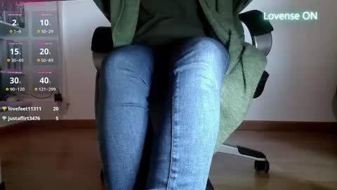 Jadefxxt online show from December 2025 02:56:01 PM