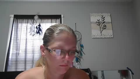 Snapshot of jadeluv chatting on June 2026 04:57:01 PM JadeLuv online show from June 2026 04:57:01 PM