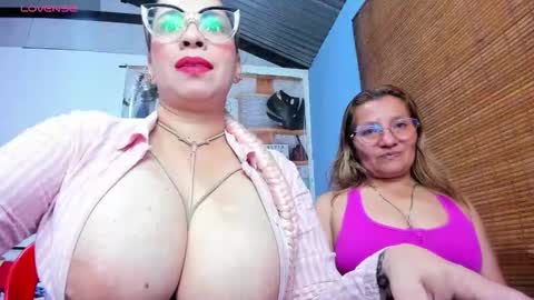 Snapshot of jademooms chatting on November 2025 12:11:02 AM JADEMOOMS online show from November 2025 12:11:02 AM