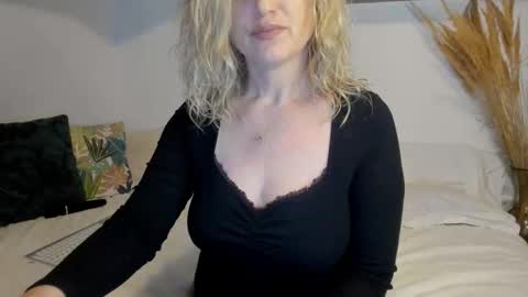 elena online show from March 2026 02:58:01 AM