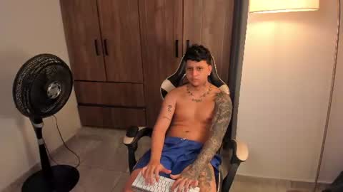 Snapshot of jake_pons chatting on June 2026 05:23:01 PM Jake Pons online show from June 2026 05:23:01 PM