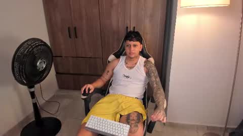 Snapshot of jake_pons chatting on June 2026 05:43:01 AM Jake Pons online show from June 2026 05:43:01 AM