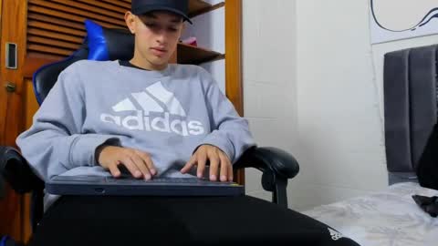 Snapshot of jake_shadow14 chatting on February 2025 03:58:02 PM Hi guys im new 3 online show from February 2025 03:58:02 PM