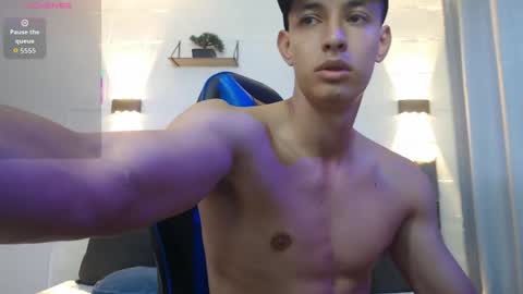 Snapshot of jake_shadow14 chatting on October 2025 09:48:01 PM Hi guys im new 3 online show from October 2025 09:48:01 PM