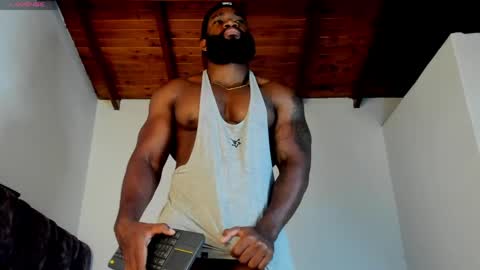 Snapshot of james_bbcmuscle chatting on April 2026 04:46:02 PM James BBC online show from April 2026 04:46:02 PM