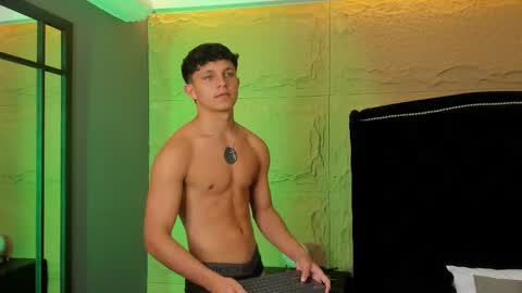 jamesgolden_ online show from December 2025 03:50:02 PM