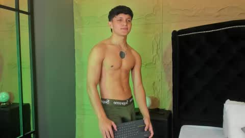 jamesgolden_ online show from December 2025 02:01:01 PM